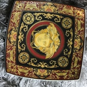 New Versace tray price firm